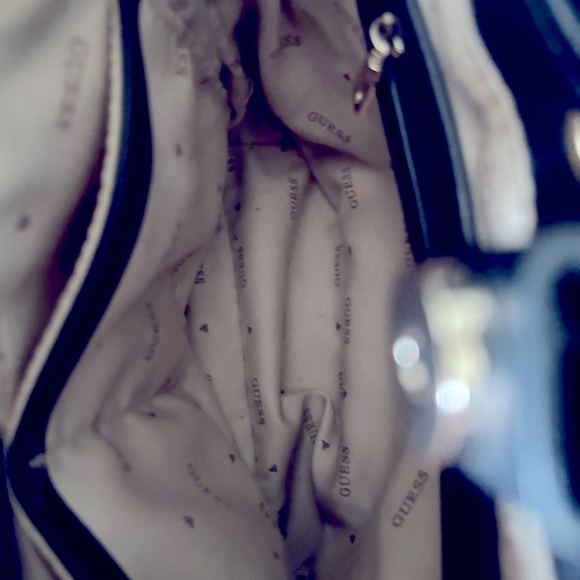 Guess black bucket purse - Picture 8 of 8